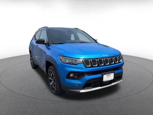 Used 2025 Jeep Compass Limited AWD/4WD image 3