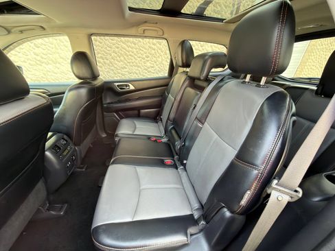 Used 2019 Nissan Pathfinder SL AWD/4WD image 25