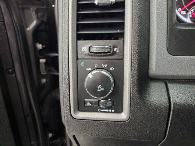 Used 2018 RAM 1500 Express AWD/4WD image 14