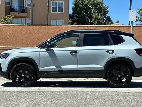 Certified 2026 Volkswagen Taos SE AWD/4WD image 7