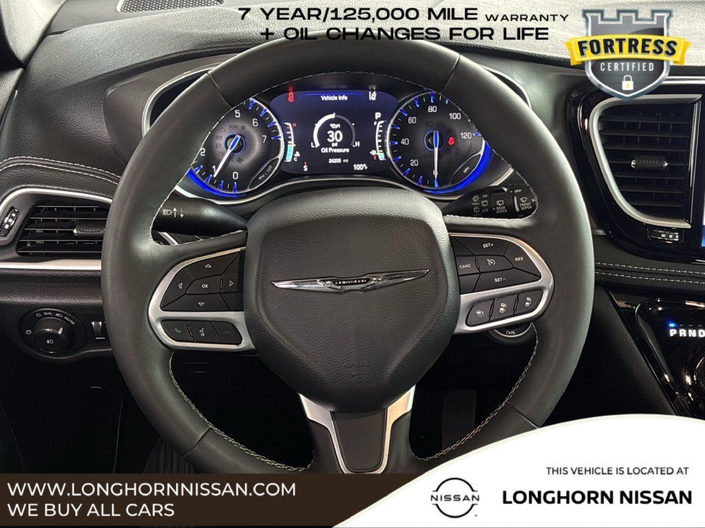 Used 2025 Chrysler Pacifica Select AWD/4WD image 11