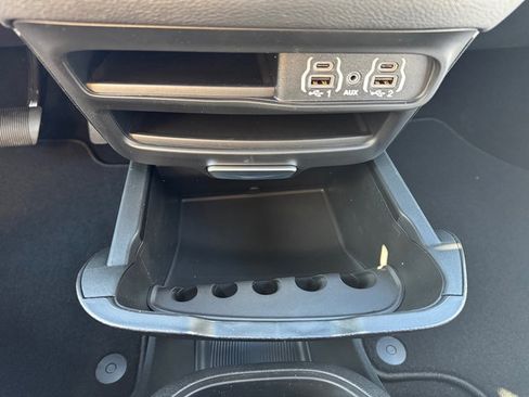 Used 2025 Chrysler Pacifica Select image 33