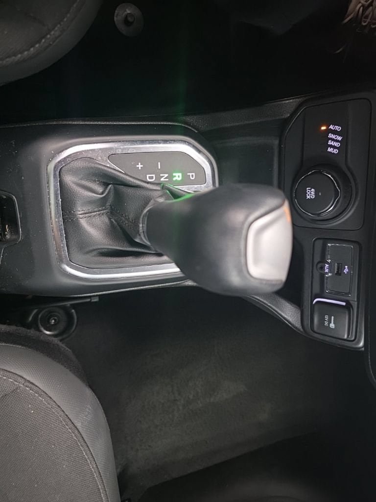 Used 2023 Jeep Renegade Latitude AWD/4WD image 25