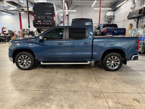 Used 2024 Chevrolet Silverado 1500 LT AWD/4WD image 32