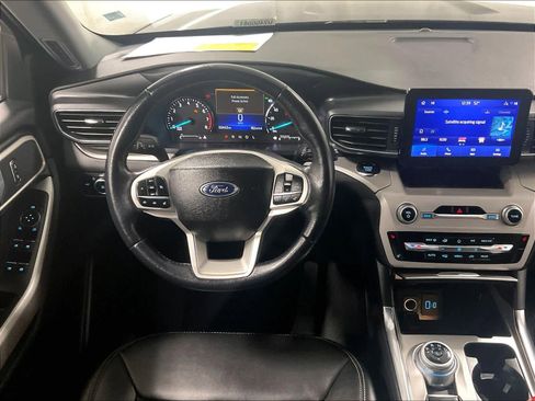 Used 2023 Ford Explorer XLT w/ Equipment Group 202A image 14