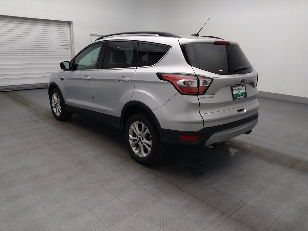 Used 2017 Ford Escape SE w/ Equipment Group 201A FWD image 3