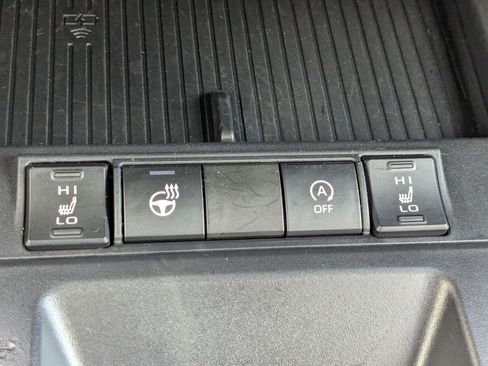 Used 2026 Toyota Corolla Cross XLE AWD/4WD image 27