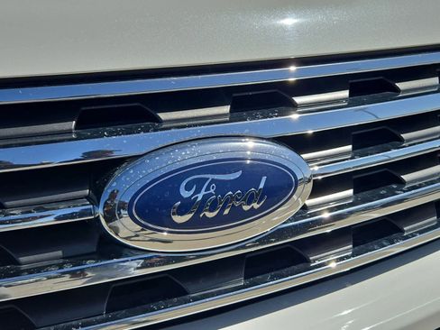 Used 2021 Ford Expedition XLT image 10