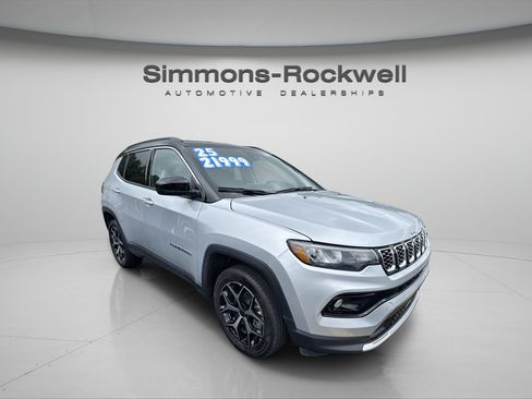 Used 2025 Jeep Compass Limited AWD/4WD image 5