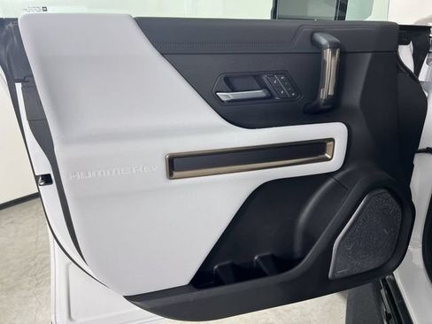 Certified 2025 GMC Hummer EV 3X AWD/4WD image 23