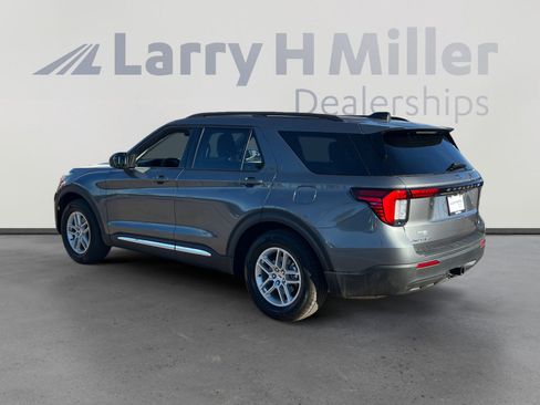 Certified 2025 Ford Explorer Active image 3