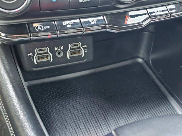 Used 2022 Dodge Durango SXT w/ Blacktop Package AWD/4WD image 33