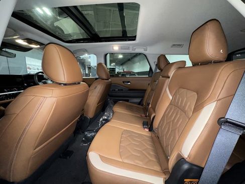 New 2026 Nissan Pathfinder Platinum AWD/4WD image 11