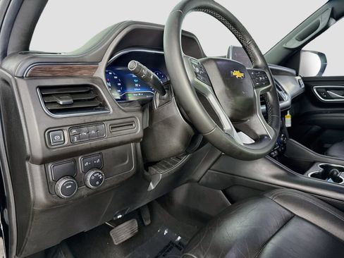 Used 2024 Chevrolet Suburban LT RWD image 11