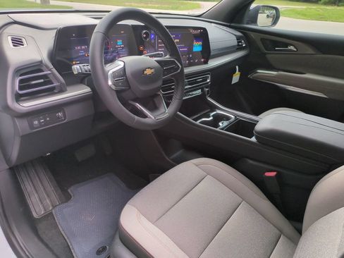 New 2027 Chevrolet Traverse LT w/ Driver Confidence Package FWD image 16
