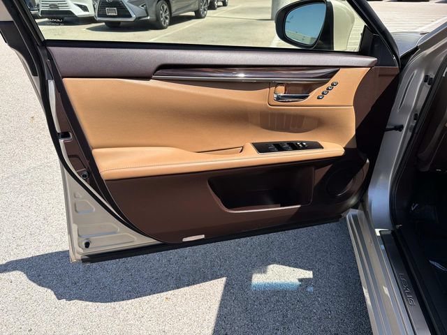 Used 2018 Lexus ES 300h FWD image 17