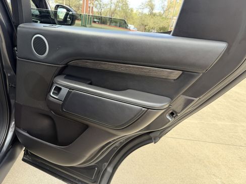 Used 2018 Land Rover Discovery HSE Luxury image 12