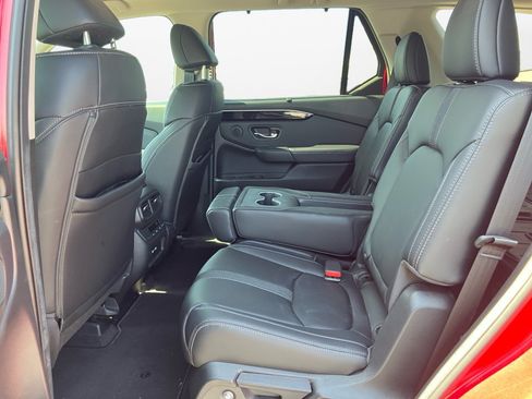Used 2023 Honda Pilot Touring image 16