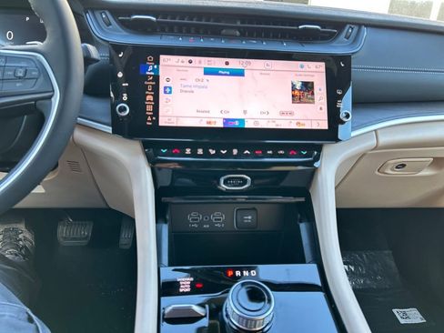 New 2026 Jeep Grand Cherokee Limited AWD/4WD image 18