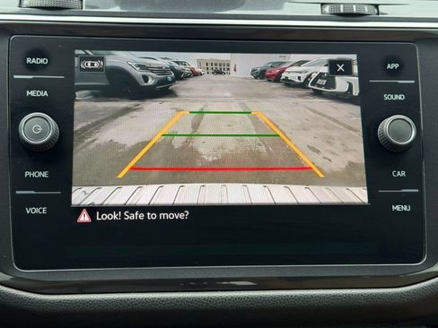 Certified 2022 Volkswagen Tiguan SE w/ Panoramic Sunroof Package FWD image 26