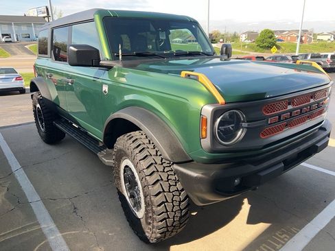 Used 2023 Ford Bronco Big Bend w/ Sasquatch Package image 3