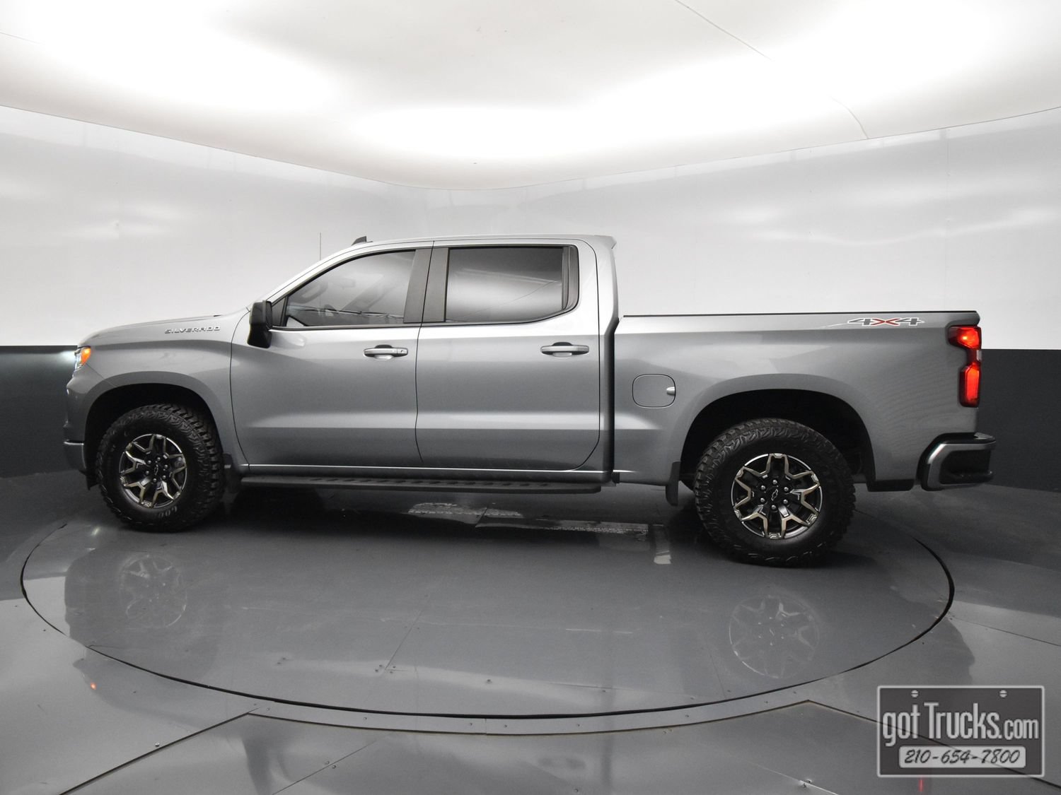 Used 2025 Chevrolet Silverado 1500 RST w/ Convenience Package II AWD/4WD image 3