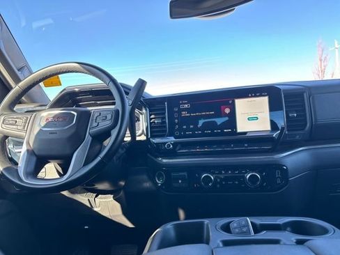 Certified 2025 GMC Sierra 1500 SLT image 12