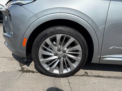 Used 2025 Buick Envision Avenir AWD/4WD image 11