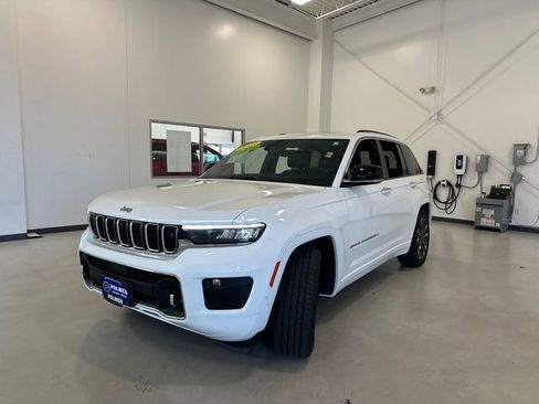 Used 2023 Jeep Grand Cherokee Overland w/ Adv Protech Group III AWD/4WD image 15