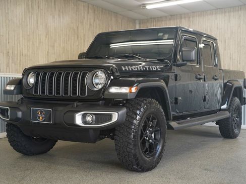Used 2025 Jeep Gladiator Sport AWD/4WD image 4