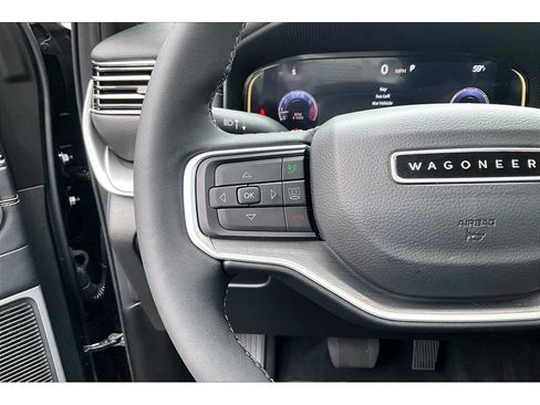 Used 2025 Jeep Wagoneer 4WD image 18