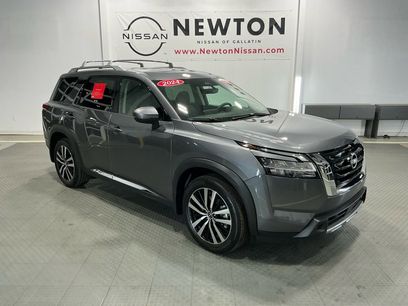 Used 2024 Nissan Pathfinder Platinum w/ Cargo Package