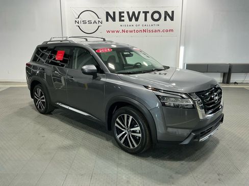 Used 2024 Nissan Pathfinder Platinum w/ Cargo Package image 1