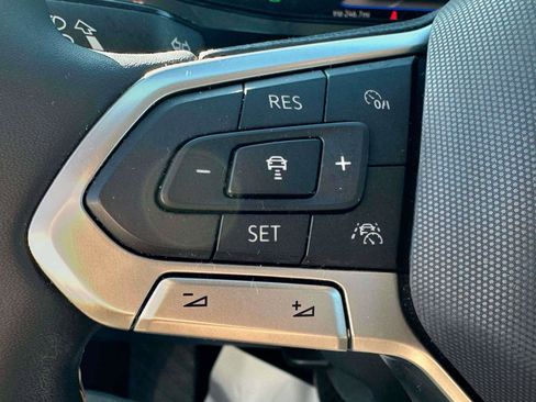 Certified 2022 Volkswagen Taos SEL image 19