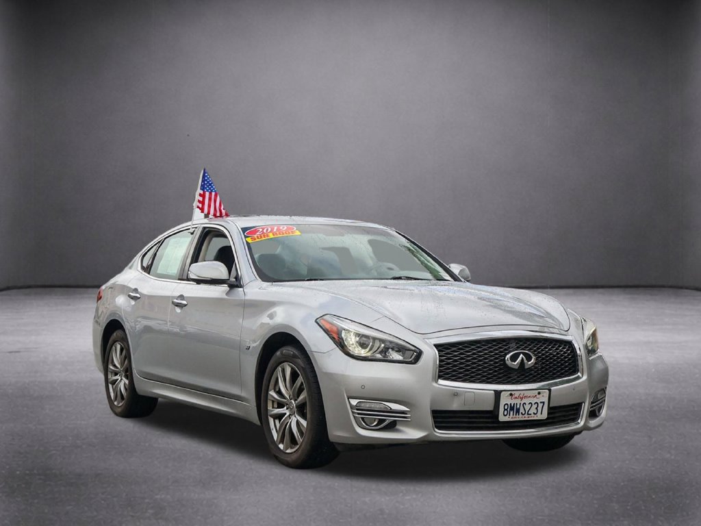 Used 2019 INFINITI Q70 Luxe AWD/4WD image 2