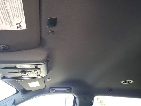 Used 2023 Chevrolet Suburban Premier image 34