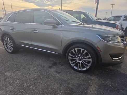 Used 2016 Lincoln MKX Reserve w/ Technology Package image 10