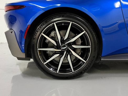 Used 2020 Aston Martin V8 Vantage Coupe image 35