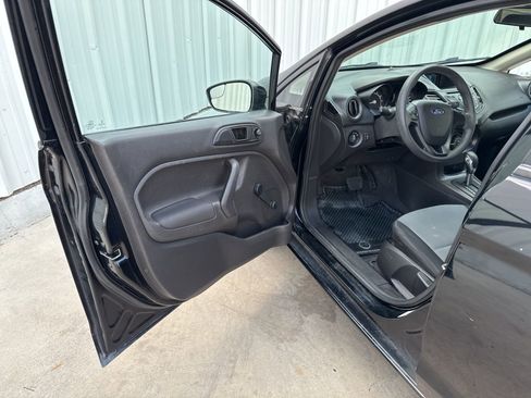 Used 2017 Ford Fiesta S image 10