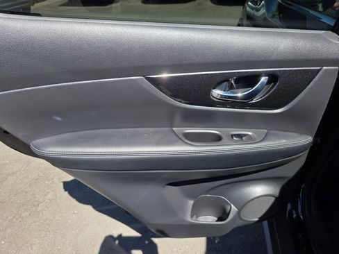 Used 2020 Nissan Rogue SV AWD/4WD image 8