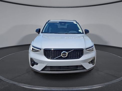 Certified 2026 Volvo XC40 B5 Plus AWD/4WD image 4
