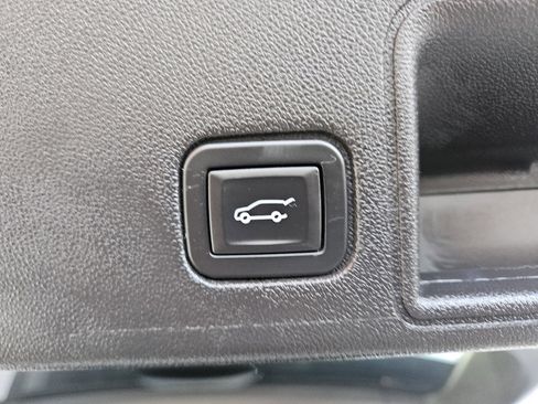 Used 2024 GMC Terrain SLT image 15