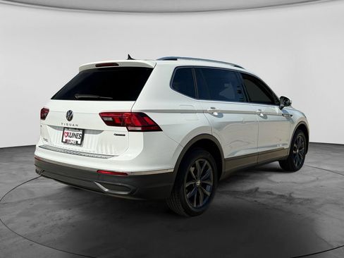 Used 2022 Volkswagen Tiguan SE AWD/4WD image 9