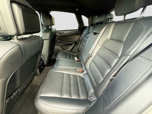 Used 2023 Porsche Macan S w/ Premium Package Plus image 25