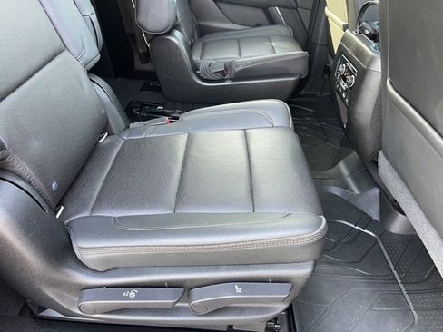 Used 2021 Chevrolet Suburban High Country image 17