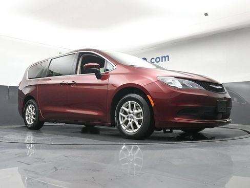 Used 2023 Chrysler Voyager LX FWD image 27