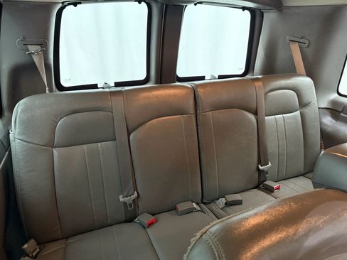 Used 2018 Chevrolet Express 2500 LS w/ Driver Convenience Package RWD image 18