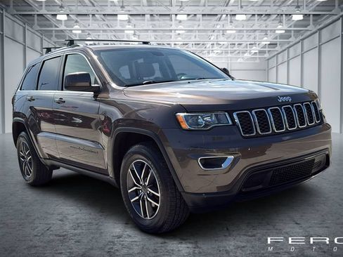 Used 2019 Jeep Grand Cherokee Laredo w/ 18" Wheel & 8.4" Radio Group AWD/4WD image 7