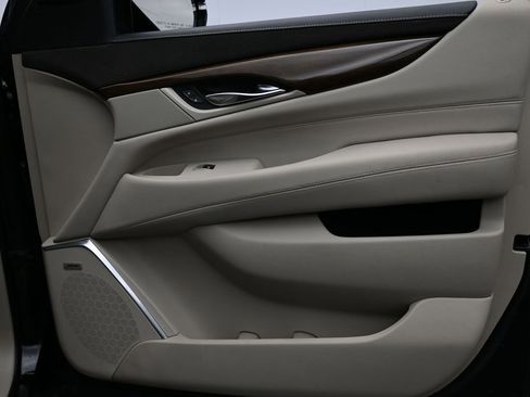 Used 2020 Cadillac Escalade Luxury w/ Escalade Sport Edition image 26