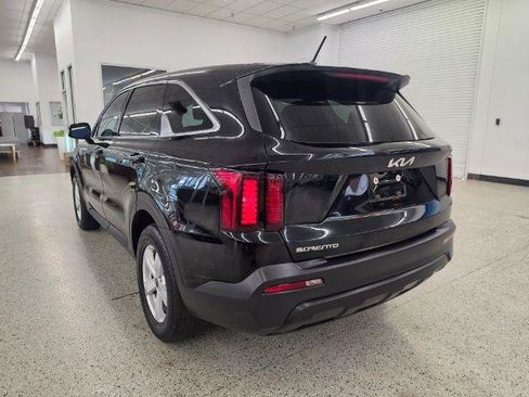 Used 2023 Kia Sorento LX FWD image 6